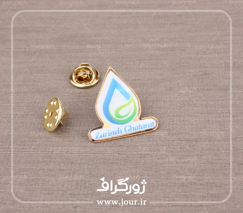بج سینه با زمینه سفید بج سینه با زمینه سفید
